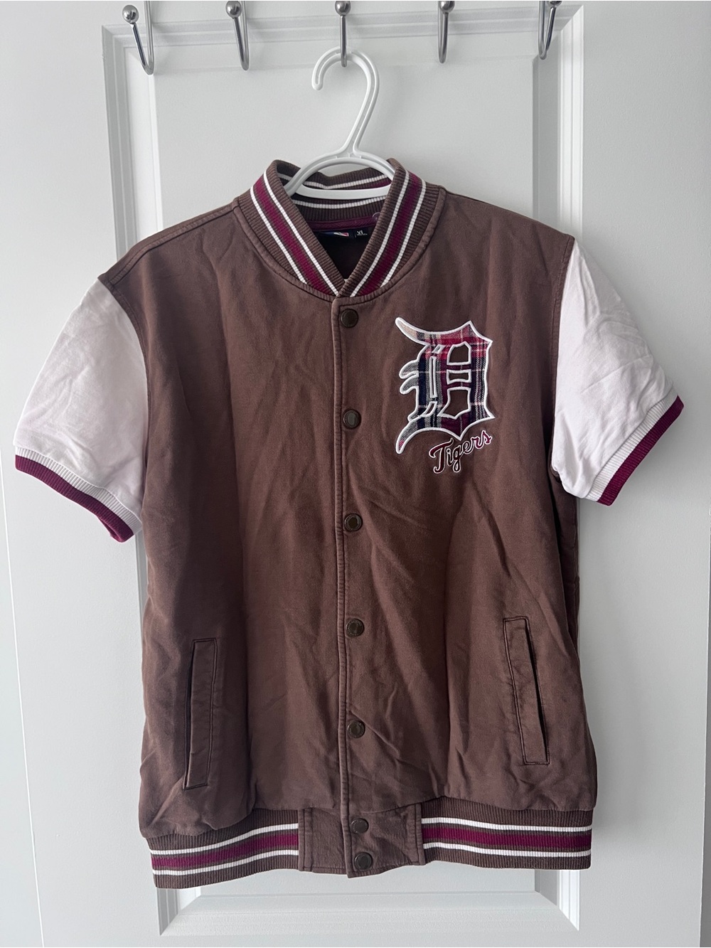 MLB vintage-style Detroit Tigers short sleeve varsity jacket